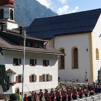 Prozessionen zu Fronleichnam und Herz Jesu in Schmirn