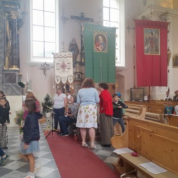 Schul- u. Kindergartenmesse vor den Ferien in Schmirn