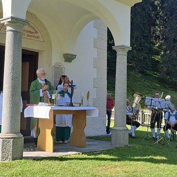 Hl. Messe beim Almfest in Schmirn