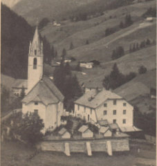 Kirche und Widum um 1950